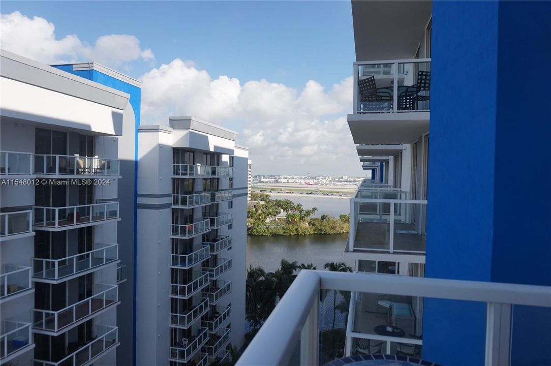 Recently Rented: $2,550 (2 beds, 2 baths, 979 Square Feet)