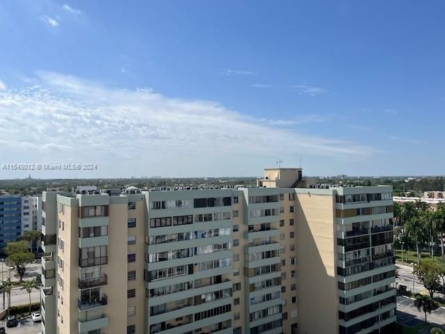 Recently Rented: $2,550 (2 beds, 2 baths, 979 Square Feet)