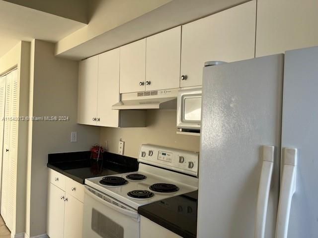 Recently Rented: $2,550 (2 beds, 2 baths, 979 Square Feet)