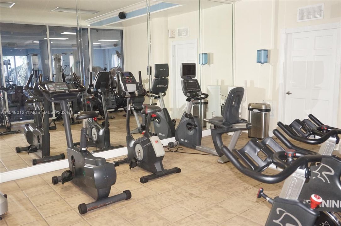 Recently Rented: $2,550 (2 beds, 2 baths, 979 Square Feet)