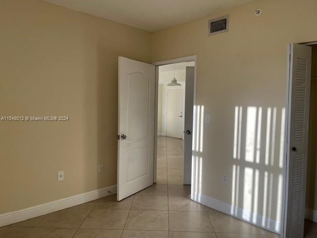 Recently Rented: $2,550 (2 beds, 2 baths, 979 Square Feet)