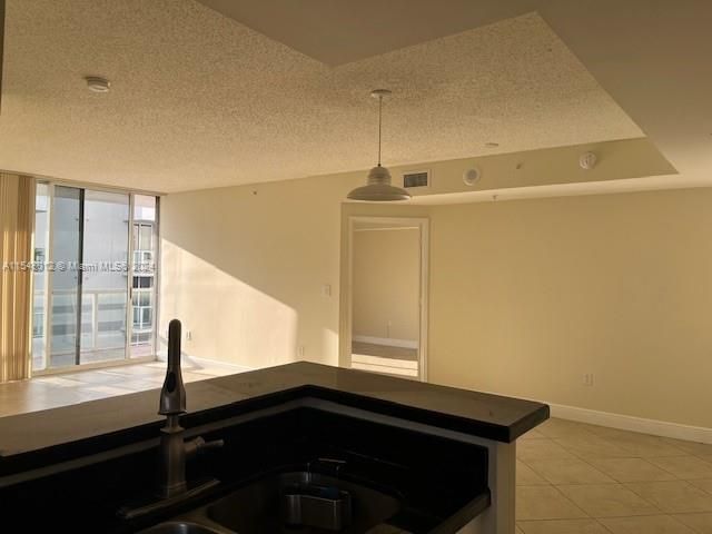 Recently Rented: $2,550 (2 beds, 2 baths, 979 Square Feet)