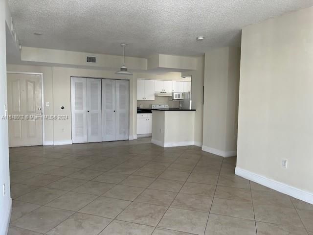Recently Rented: $2,550 (2 beds, 2 baths, 979 Square Feet)