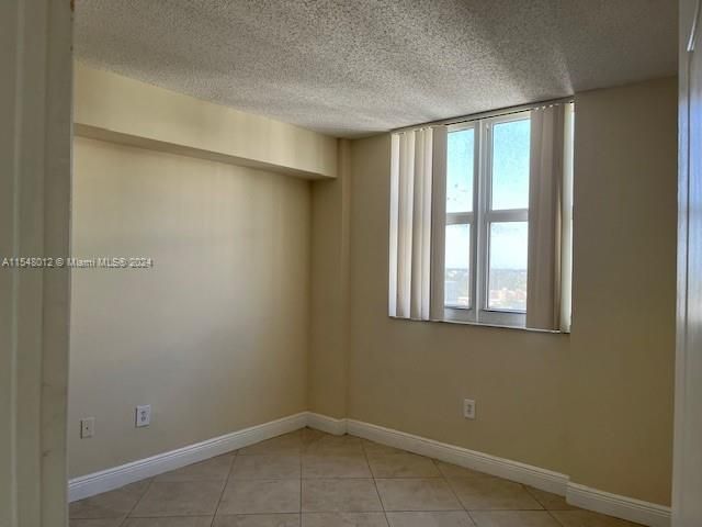 Recently Rented: $2,550 (2 beds, 2 baths, 979 Square Feet)