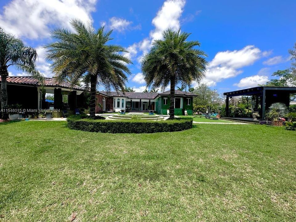 For Sale: $4,500,000 (4 beds, 4 baths, 4833 Square Feet)