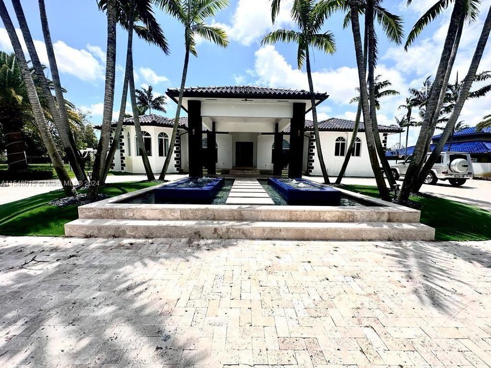 For Sale: $4,500,000 (4 beds, 4 baths, 4833 Square Feet)