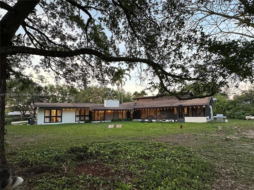 最近租的: $5,600 (3 贝兹, 2 浴室, 2301 平方英尺)