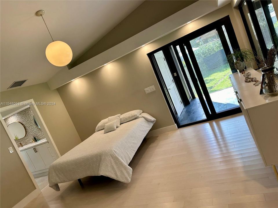 最近租的: $5,600 (3 贝兹, 2 浴室, 2301 平方英尺)