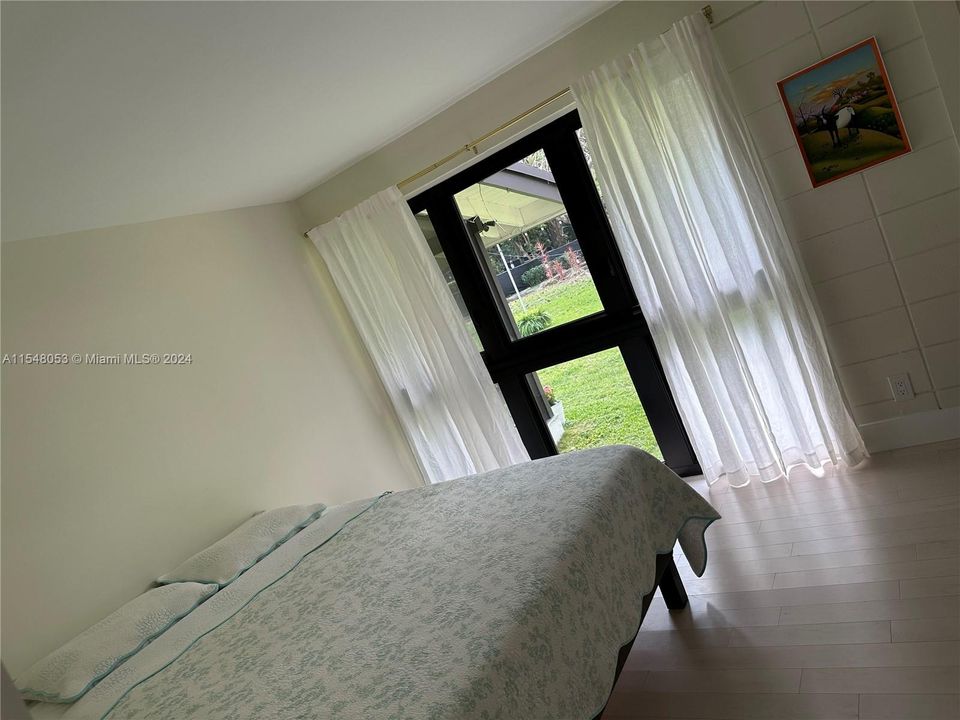 最近租的: $5,600 (3 贝兹, 2 浴室, 2301 平方英尺)