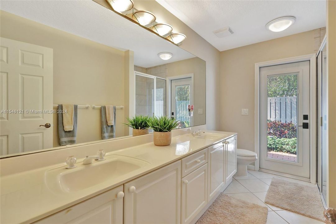 Double Vanity Bathroom Leading to Pool