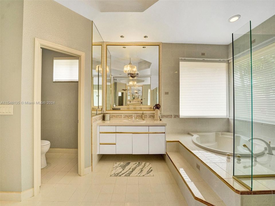 最近售出: $1,175,000 (4 贝兹, 3 浴室, 2643 平方英尺)