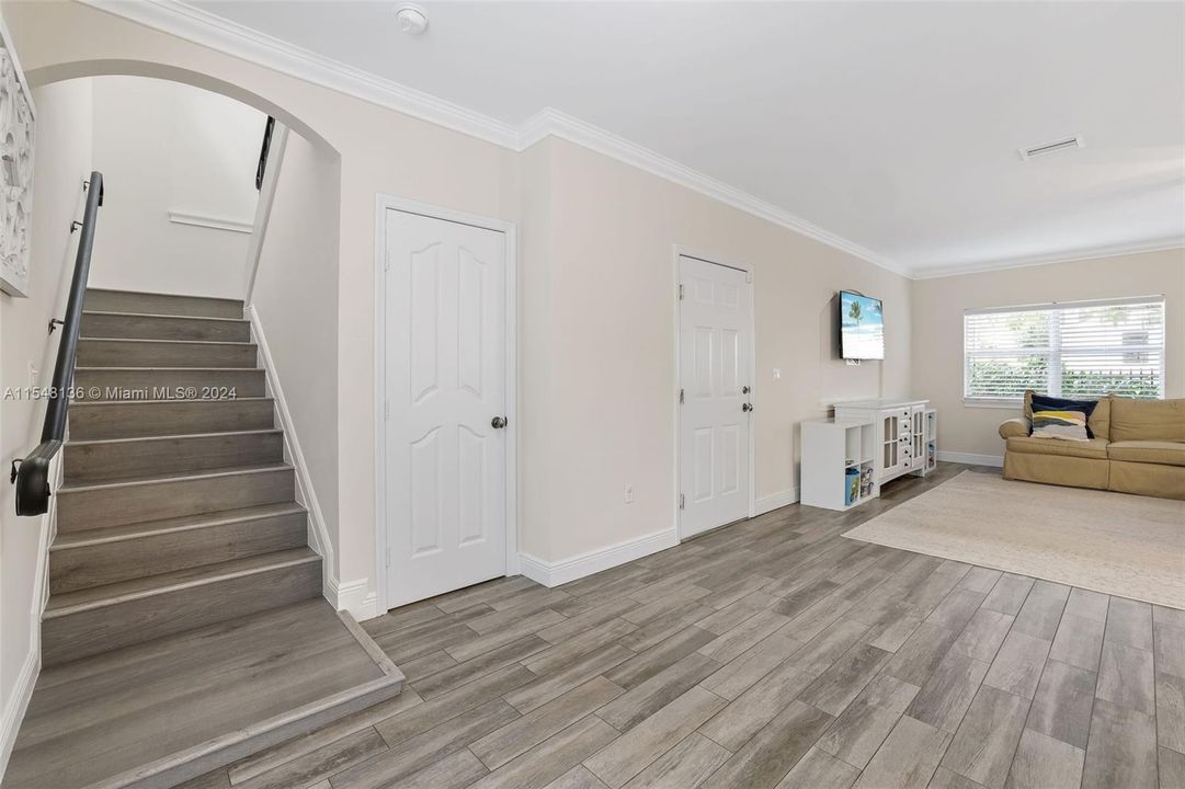 Recently Sold: $1,295,000 (3 beds, 2 baths, 1848 Square Feet)