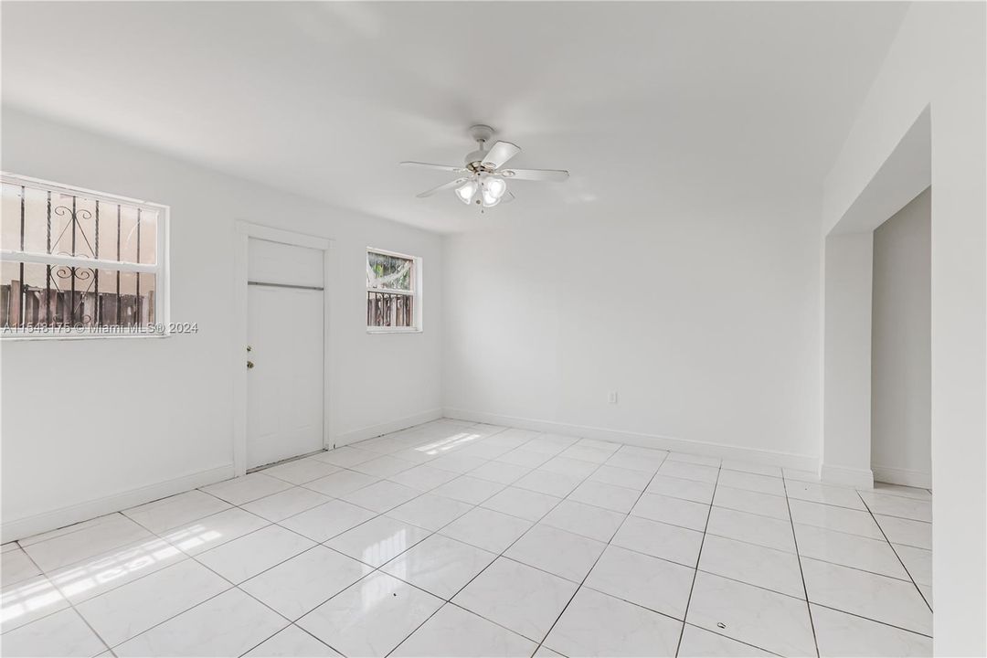 Recently Sold: $410,000 (2 beds, 2 baths, 1135 Square Feet)