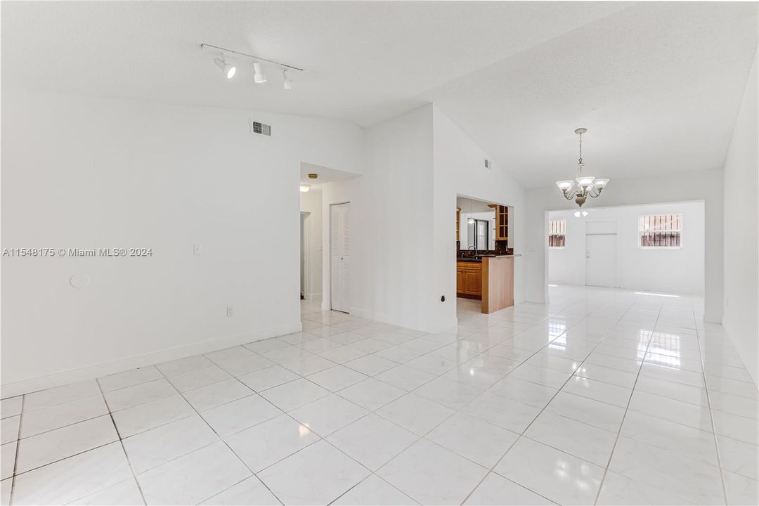 Recently Sold: $410,000 (2 beds, 2 baths, 1135 Square Feet)