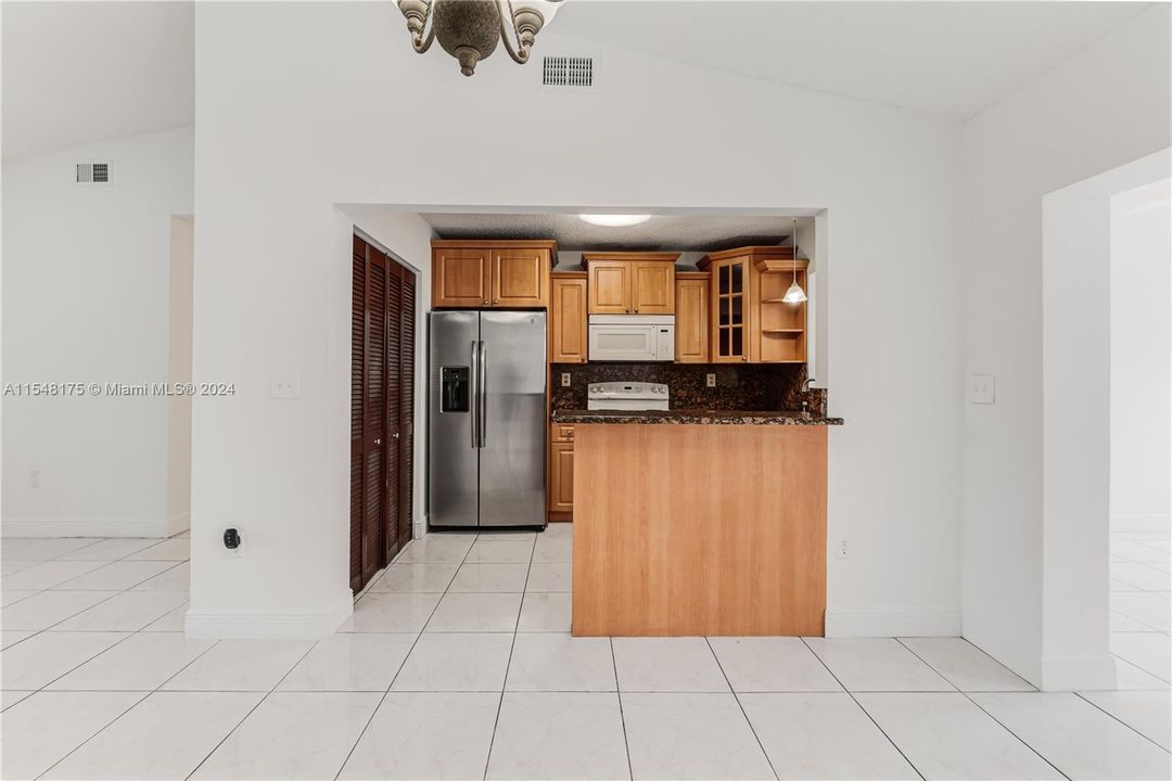 Recently Sold: $410,000 (2 beds, 2 baths, 1135 Square Feet)