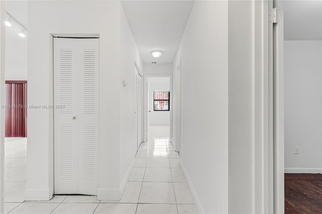 Vendido Recientemente: $410,000 (2 camas, 2 baños, 1135 Pies cuadrados)