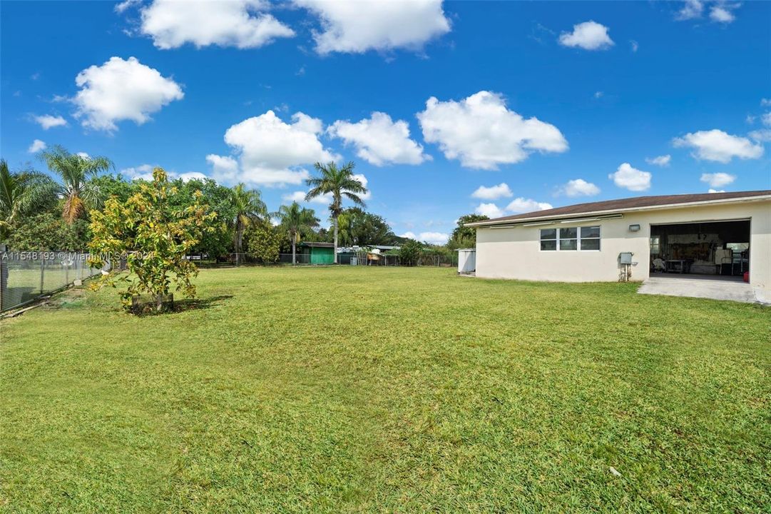 For Sale: $1,090,000 (4 beds, 2 baths, 1834 Square Feet)