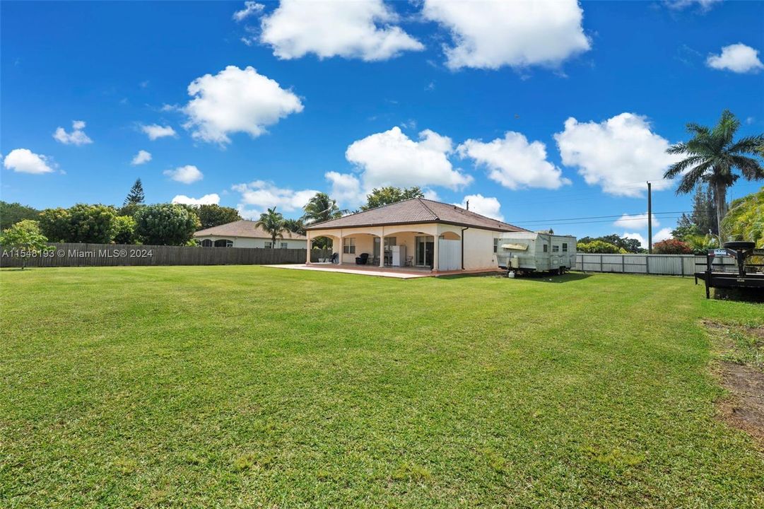 For Sale: $1,090,000 (4 beds, 2 baths, 1834 Square Feet)