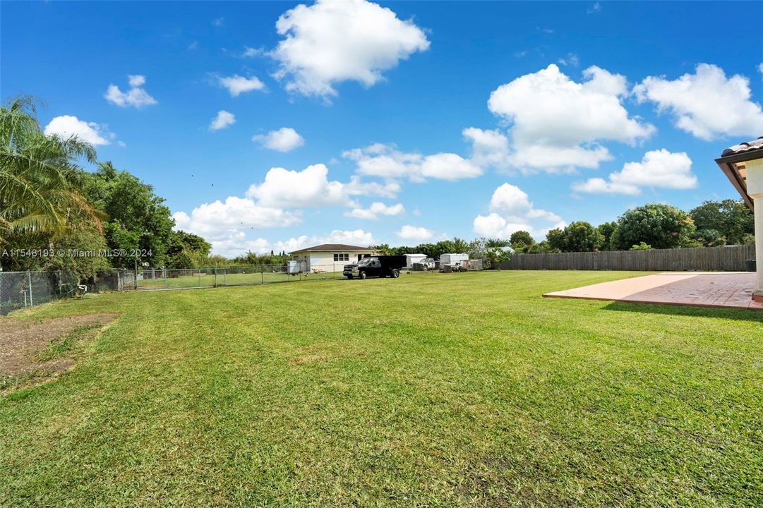 For Sale: $1,090,000 (4 beds, 2 baths, 1834 Square Feet)