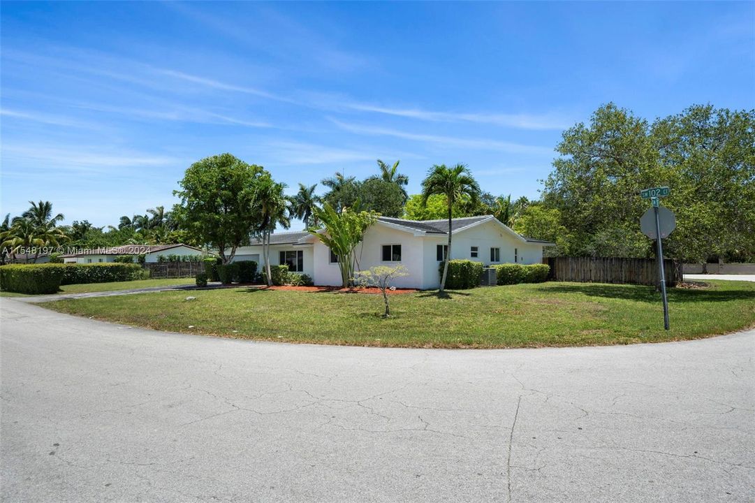 Active With Contract: $1,149,999 (5 beds, 3 baths, 2449 Square Feet)