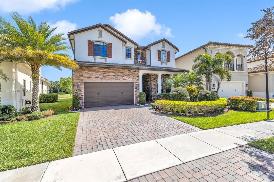 最近售出: $1,298,000 (5 贝兹, 4 浴室, 3902 平方英尺)