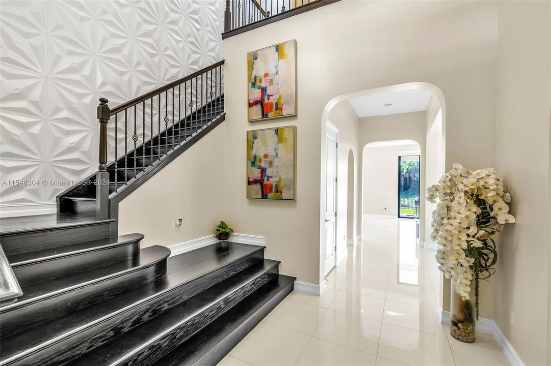 最近售出: $1,298,000 (5 贝兹, 4 浴室, 3902 平方英尺)