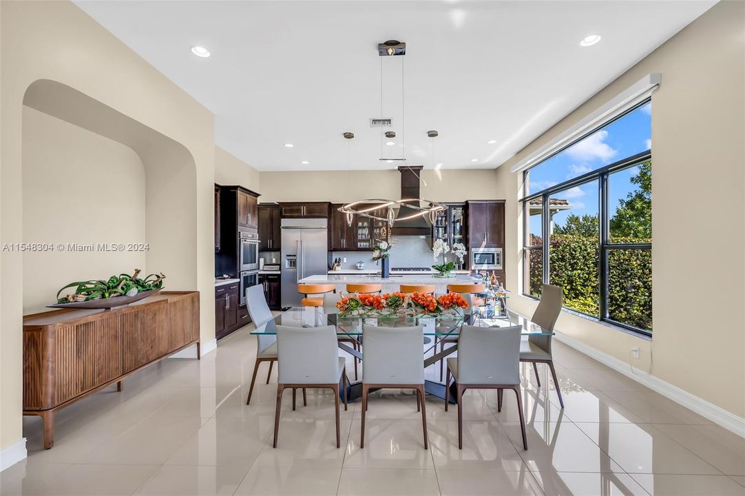 最近售出: $1,298,000 (5 贝兹, 4 浴室, 3902 平方英尺)