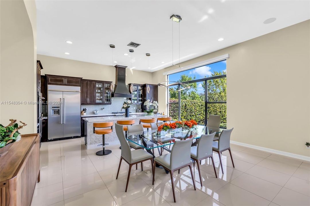 最近售出: $1,298,000 (5 贝兹, 4 浴室, 3902 平方英尺)