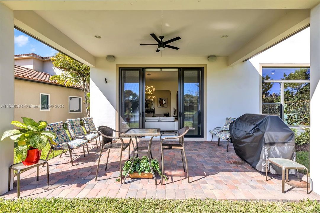 最近售出: $1,298,000 (5 贝兹, 4 浴室, 3902 平方英尺)