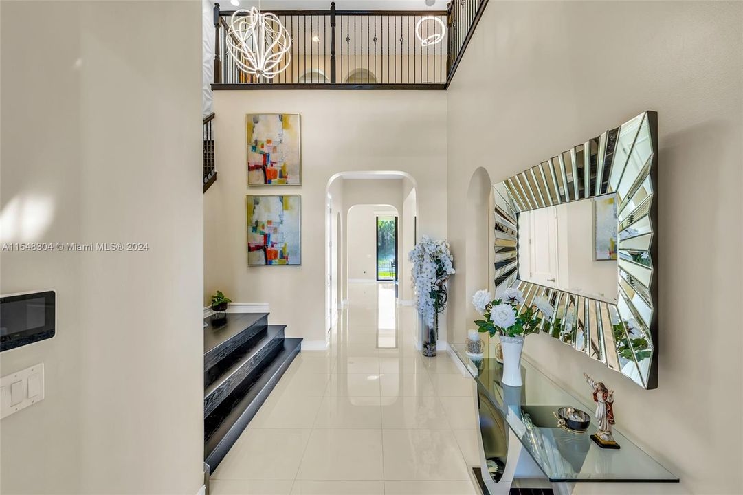 最近售出: $1,298,000 (5 贝兹, 4 浴室, 3902 平方英尺)