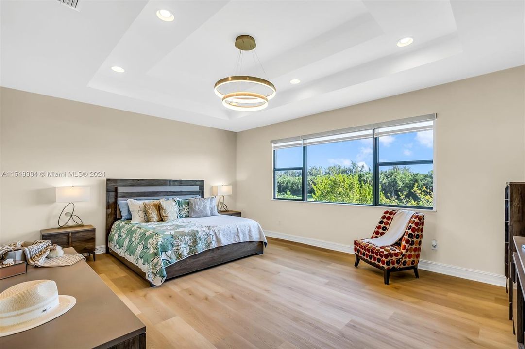 最近售出: $1,298,000 (5 贝兹, 4 浴室, 3902 平方英尺)