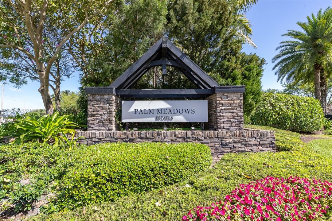 最近售出: $1,298,000 (5 贝兹, 4 浴室, 3902 平方英尺)