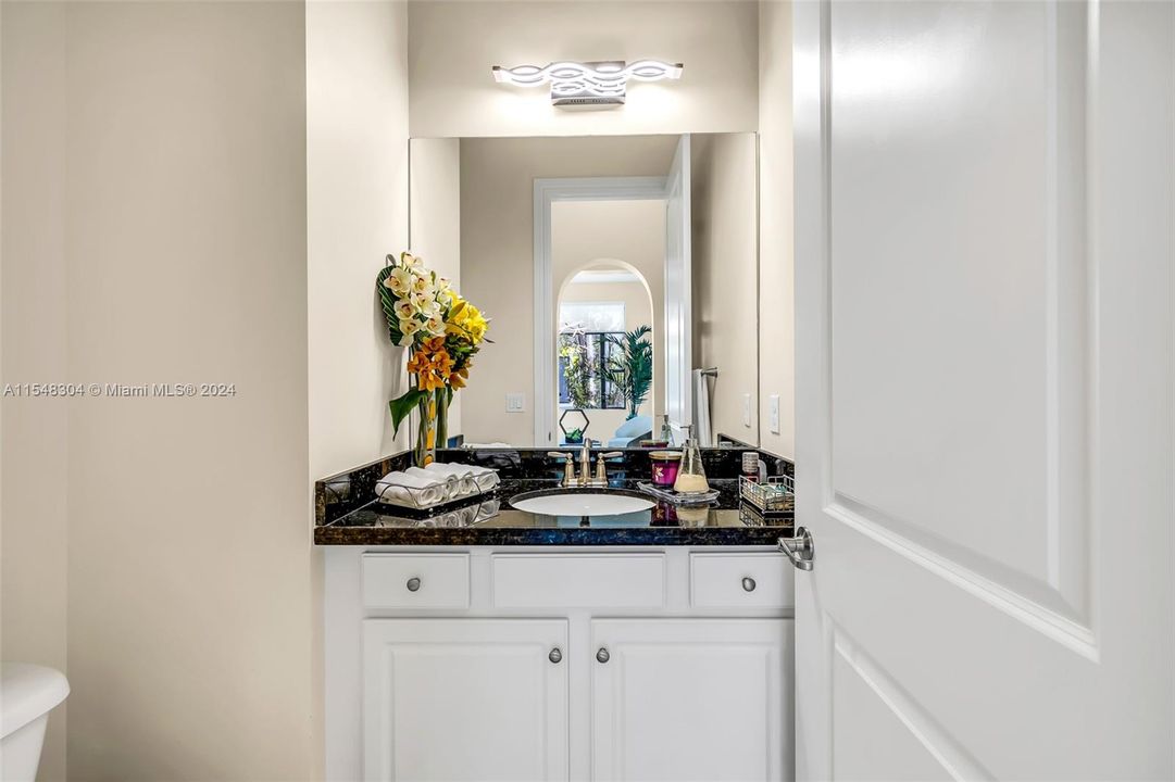 最近售出: $1,298,000 (5 贝兹, 4 浴室, 3902 平方英尺)