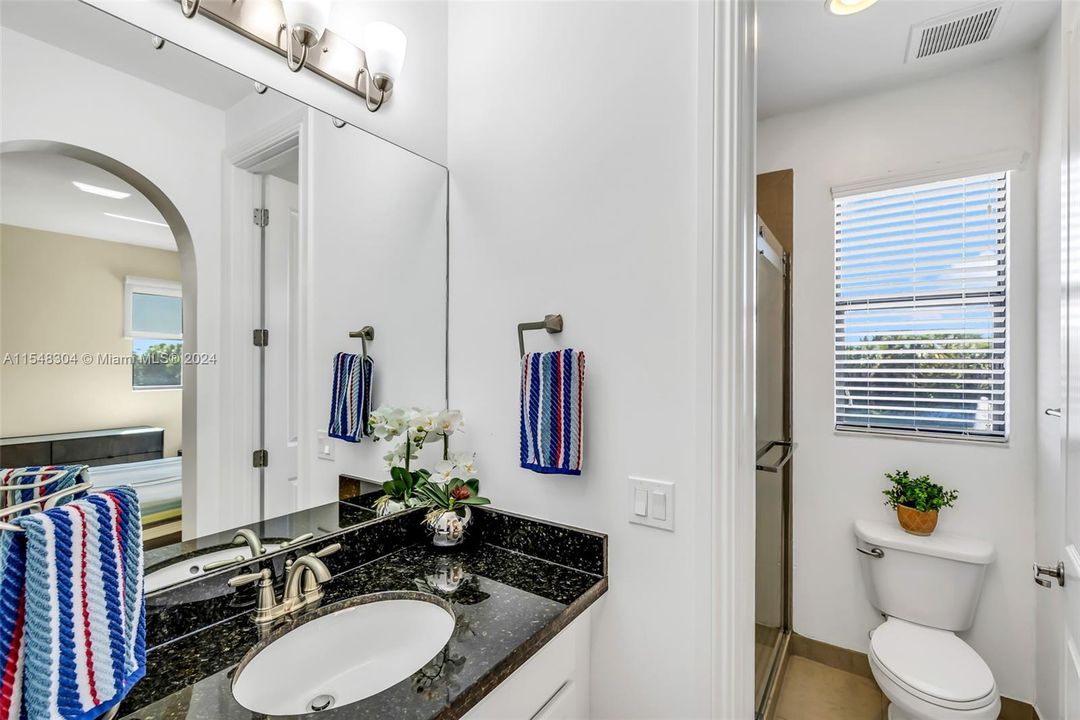 最近售出: $1,298,000 (5 贝兹, 4 浴室, 3902 平方英尺)