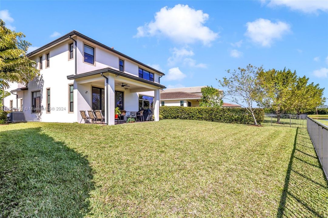 最近售出: $1,298,000 (5 贝兹, 4 浴室, 3902 平方英尺)