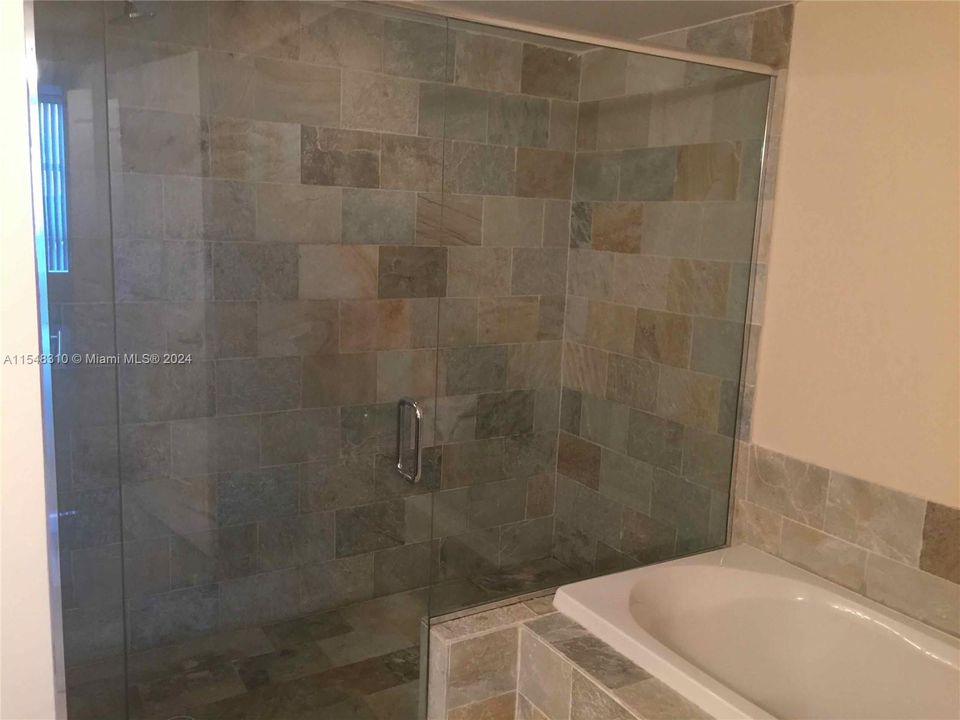 Recently Rented: $2,900 (2 beds, 2 baths, 1271 Square Feet)