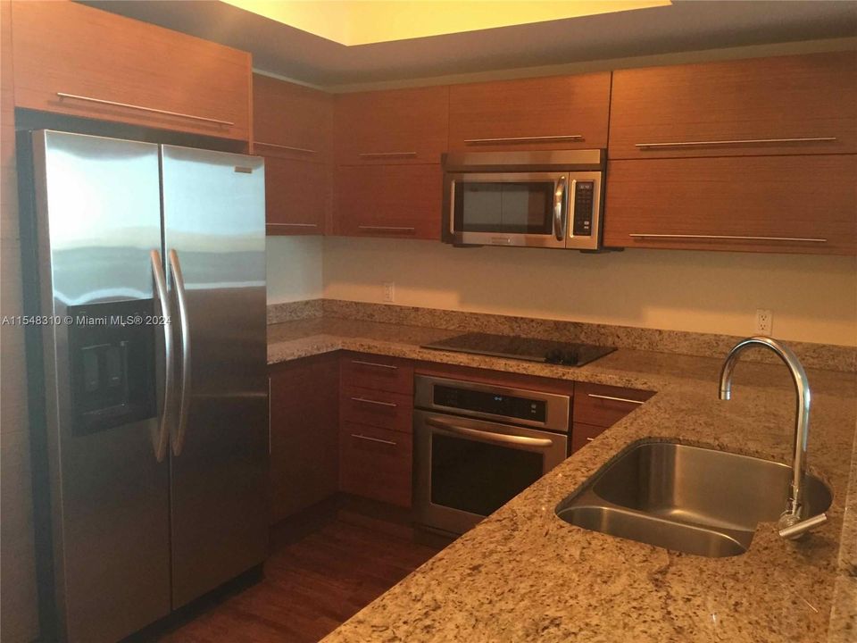 Recently Rented: $2,900 (2 beds, 2 baths, 1271 Square Feet)