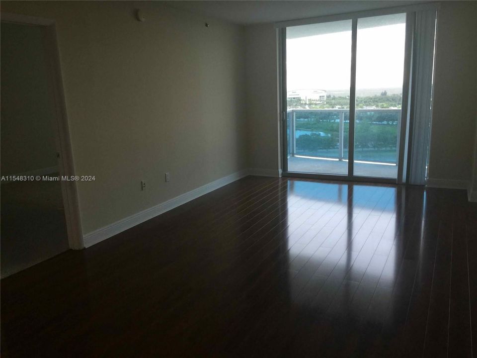 Recently Rented: $2,900 (2 beds, 2 baths, 1271 Square Feet)