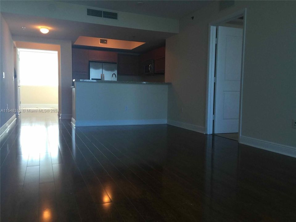 Recently Rented: $2,900 (2 beds, 2 baths, 1271 Square Feet)