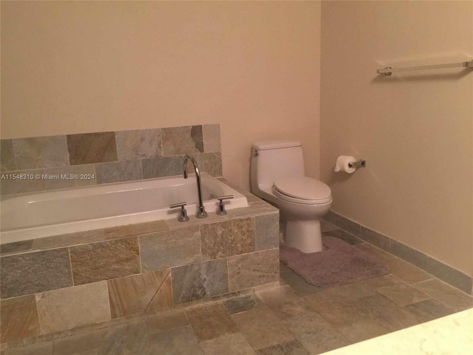 Recently Rented: $2,900 (2 beds, 2 baths, 1271 Square Feet)