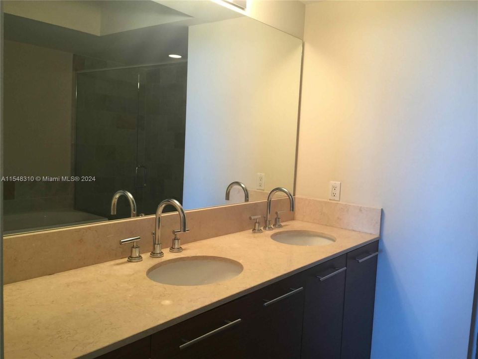 Recently Rented: $2,900 (2 beds, 2 baths, 1271 Square Feet)