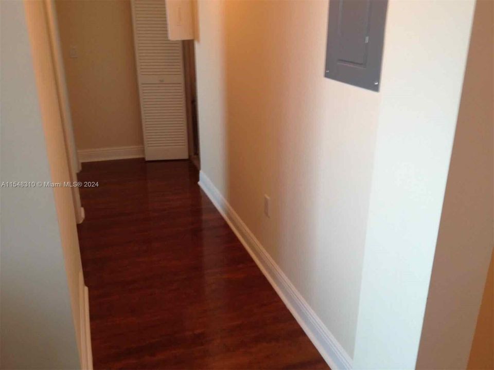 Recently Rented: $2,900 (2 beds, 2 baths, 1271 Square Feet)