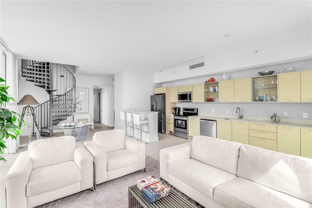 For Sale: $799,000 (2 beds, 2 baths, 1352 Square Feet)