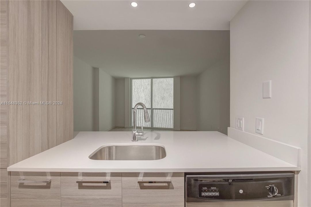 Recently Rented: $2,639 (1 beds, 1 baths, 708 Square Feet)