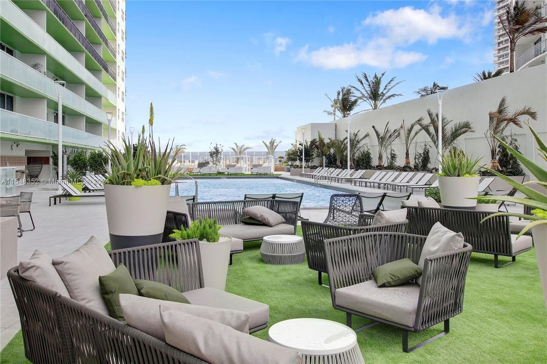 Recently Rented: $2,639 (1 beds, 1 baths, 708 Square Feet)