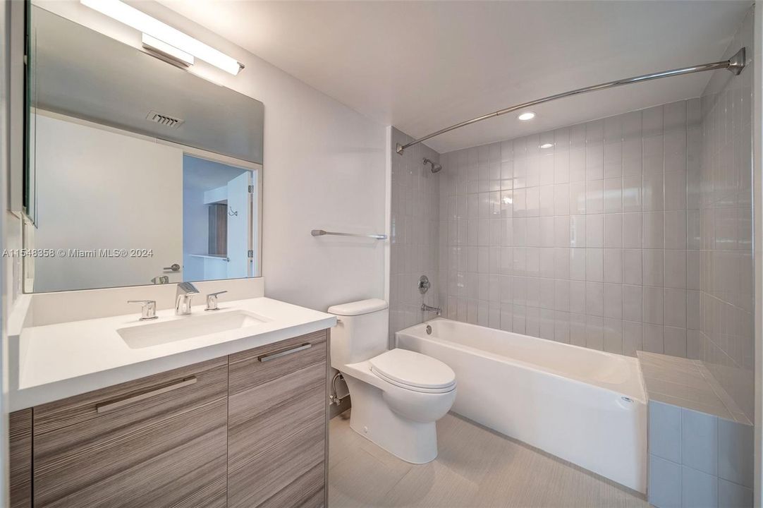 Active With Contract: $2,604 (1 beds, 1 baths, 747 Square Feet)
