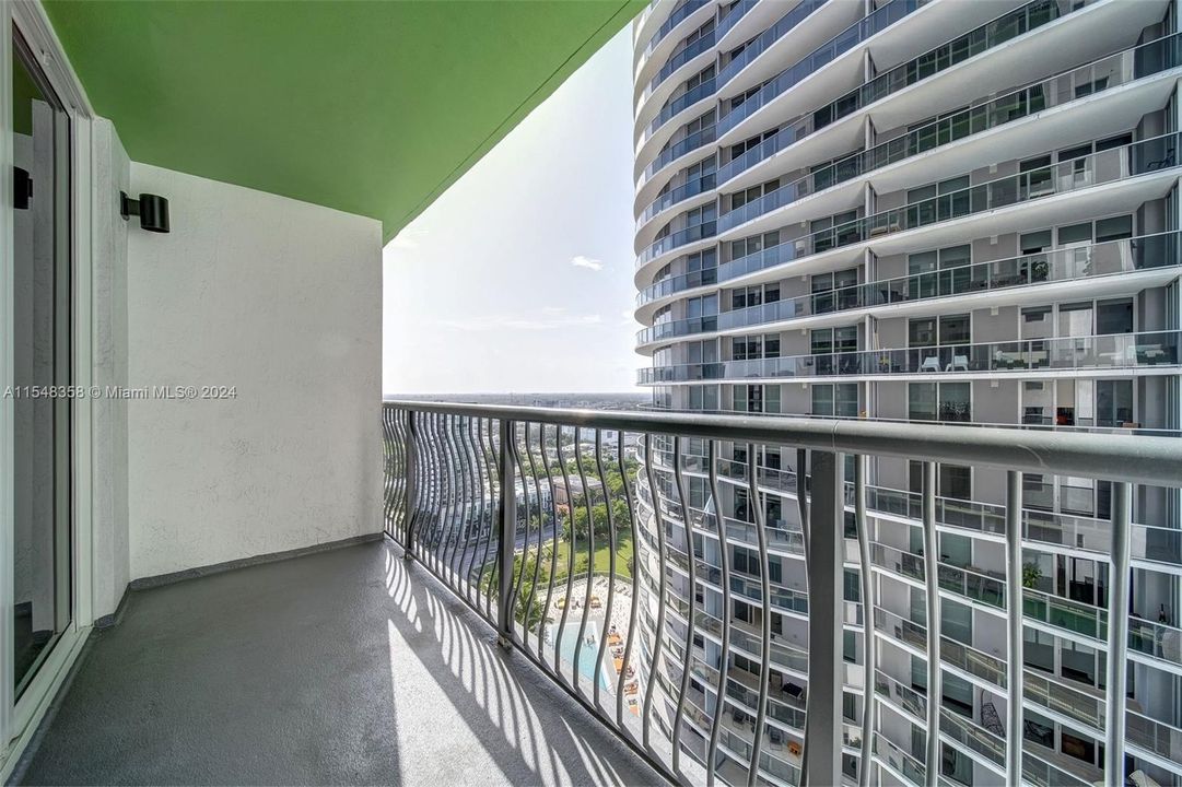 Active With Contract: $2,604 (1 beds, 1 baths, 747 Square Feet)