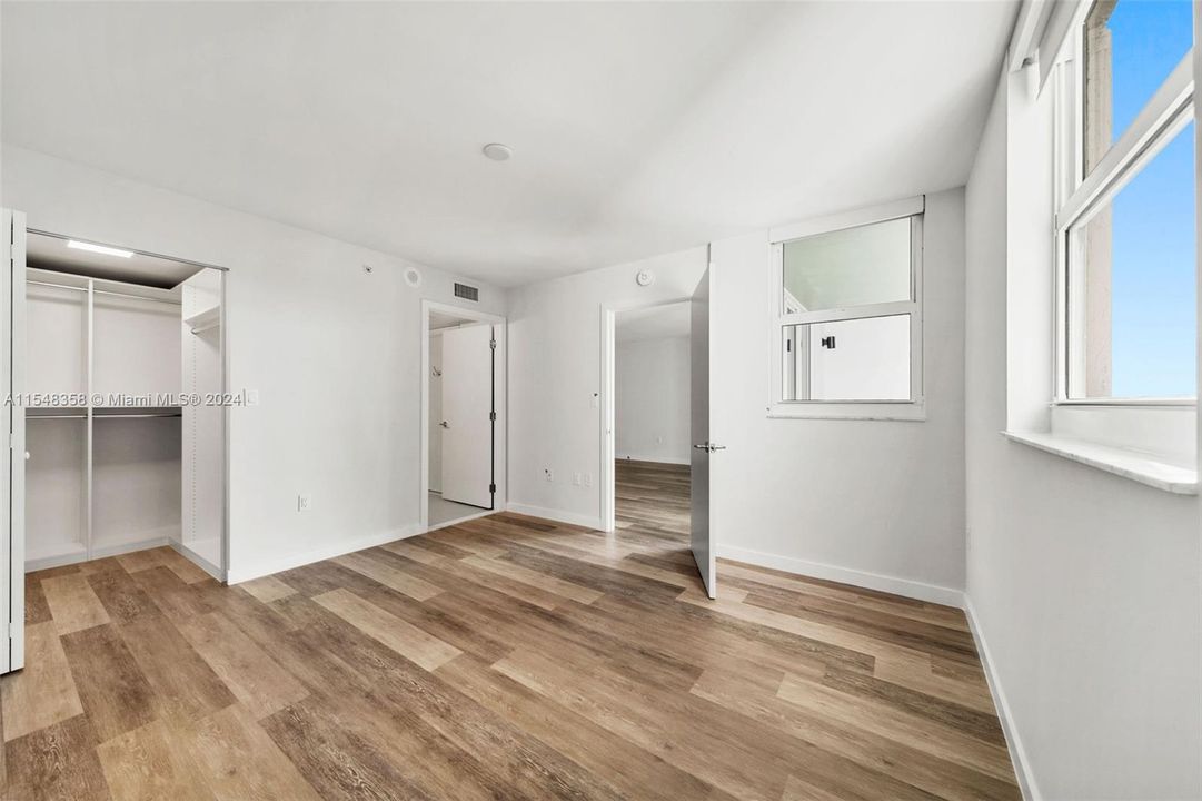 Active With Contract: $2,604 (1 beds, 1 baths, 747 Square Feet)