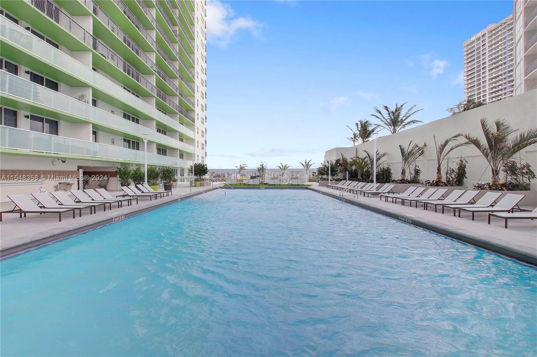 Active With Contract: $2,604 (1 beds, 1 baths, 747 Square Feet)