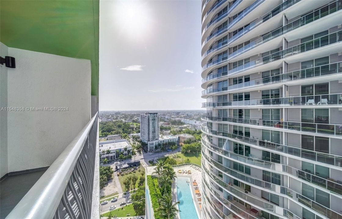 Active With Contract: $2,604 (1 beds, 1 baths, 747 Square Feet)